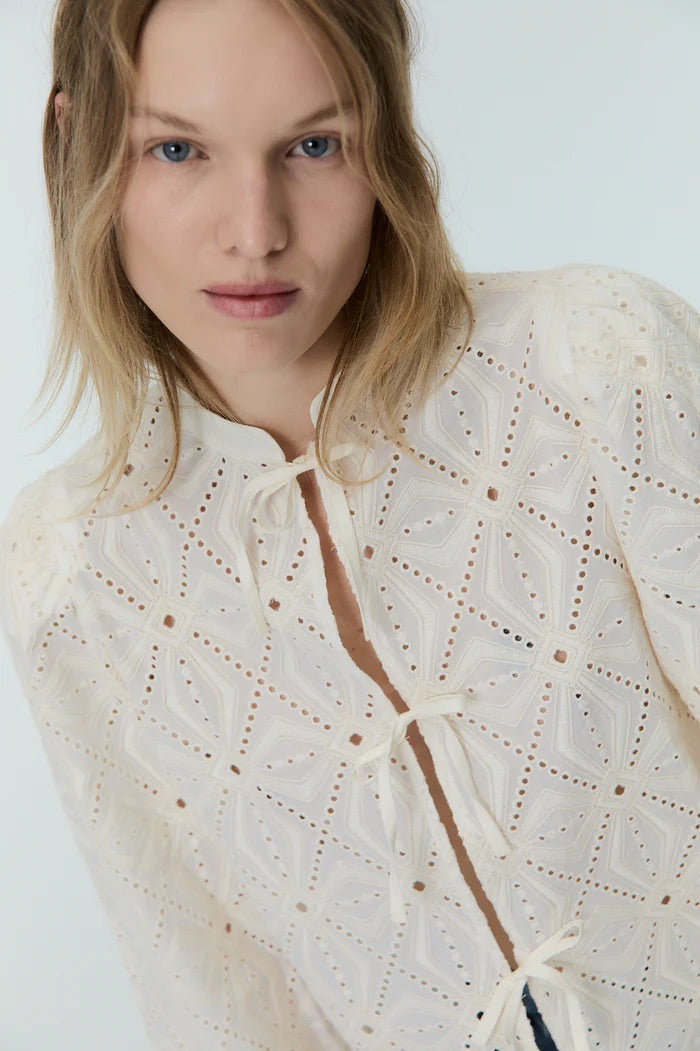 Color Mantequilla: La Tendencia Estrella en Moda Primavera/Verano 2025