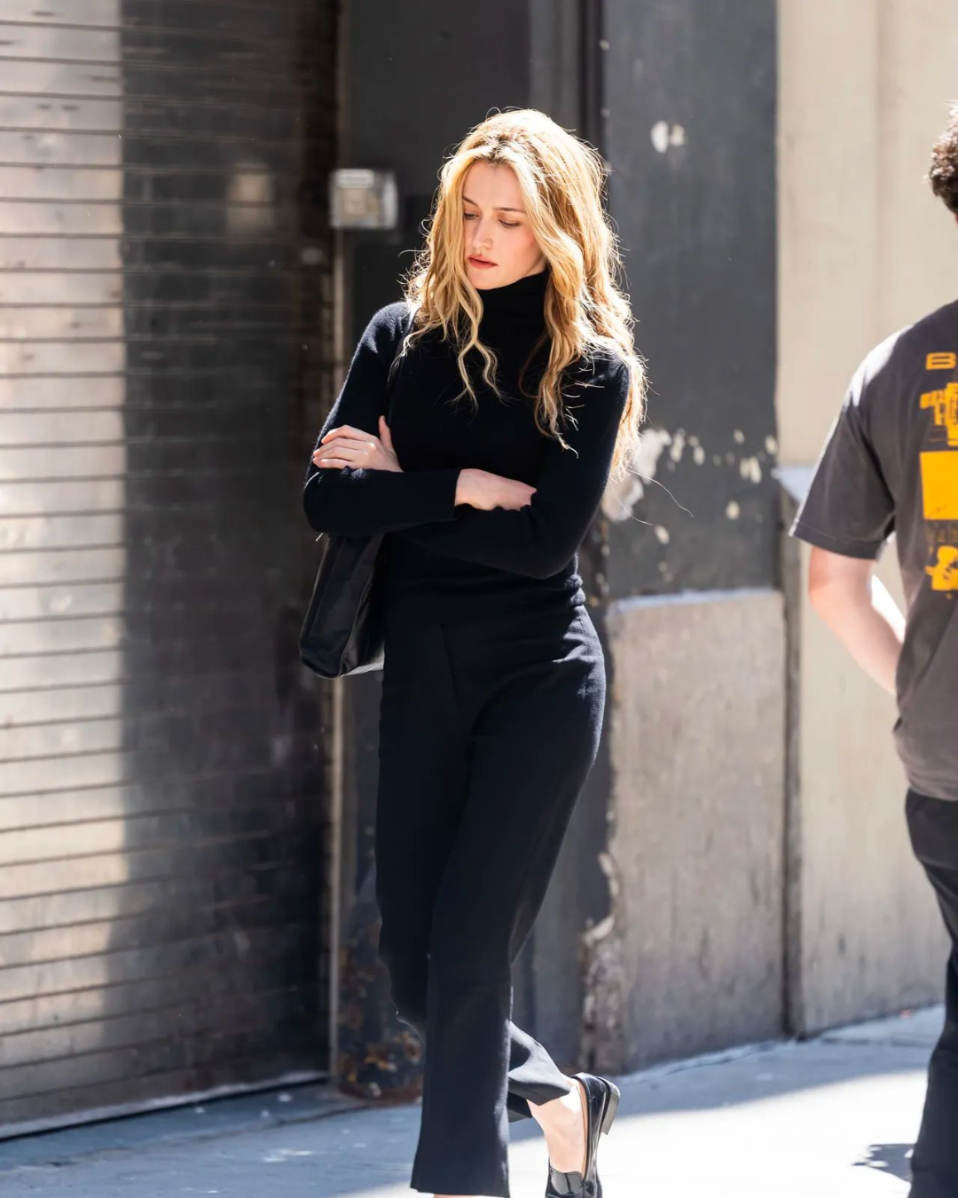Estilo Carolyn Bessette-Kennedy: Minimalismo y Bolsos de Piel