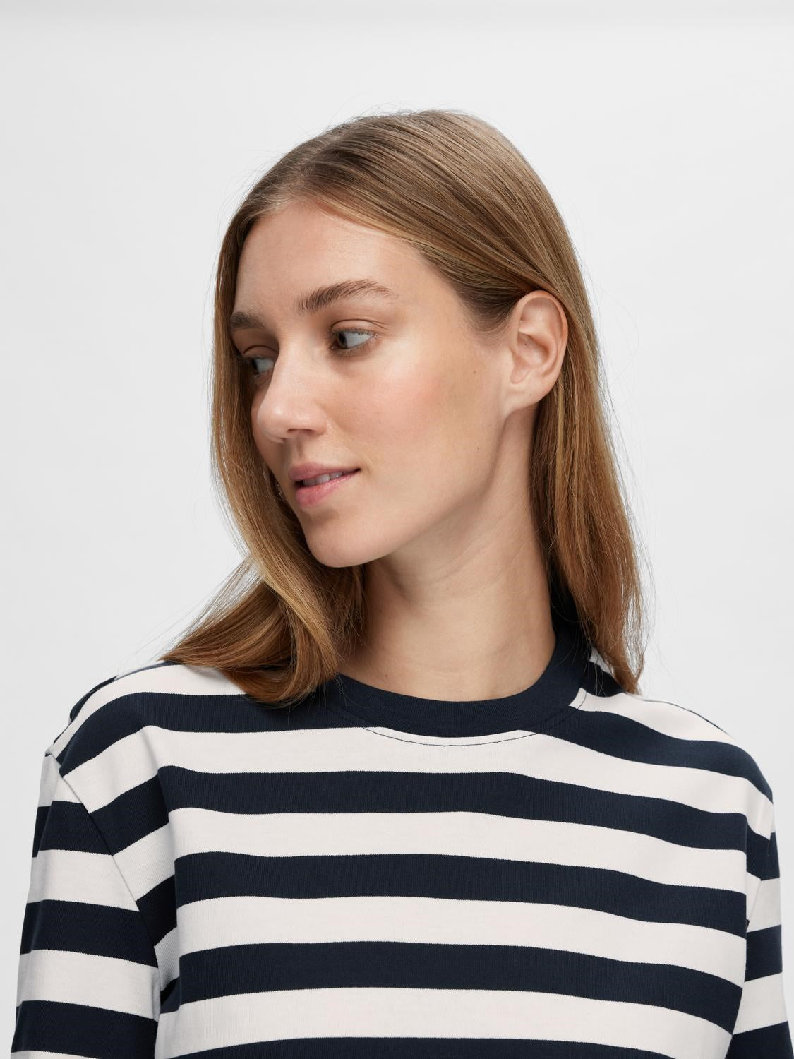 Women's navy long-sleeved organic cotton t-shirt